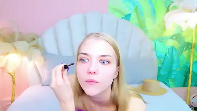 4example Chloe online show from June 22, 2026, 6:10 am