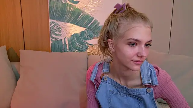 4example Chloe online show from April 25, 2026, 5:32 am