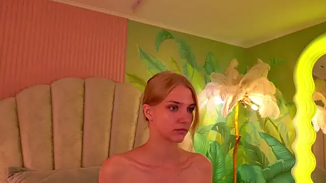 4example Chloe online show from June 8, 2026, 5:41 am