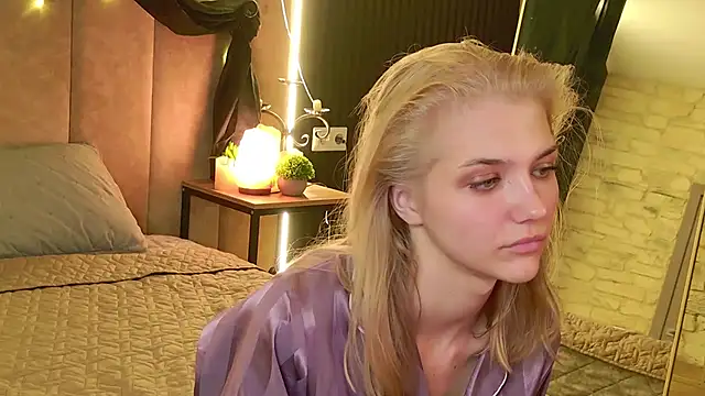 4example Chloe online show from June 3, 2026, 2:33 pm