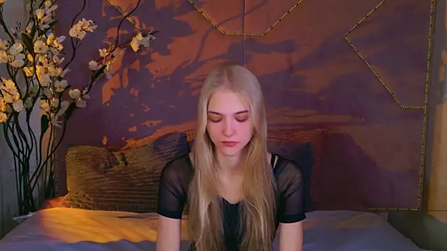 4example Chloe online show from October 16, 2025, 10:56 am