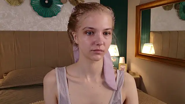4example Chloe online show from May 9, 2026, 5:22 am