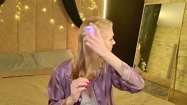 4example Chloe online show from June 3, 2026, 5:52 am