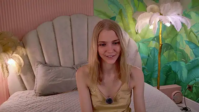 4example Chloe online show from June 14, 2026, 5:41 am