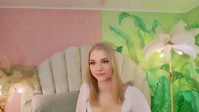 4example Chloe online show from June 17, 2026, 5:51 am