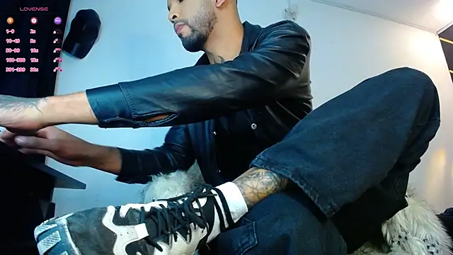 LickMyInk online show from October 8, 2025, 2:35 am