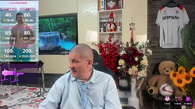 SpartacusDaddy48 online show from June 19, 2026, 3:51 pm