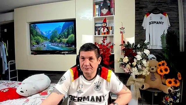SpartacusDaddy48 online show from June 12, 2026, 10:51 pm