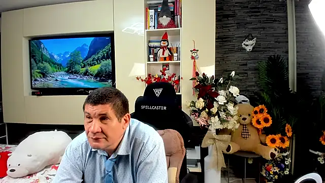 SpartacusDaddy48 online show from June 11, 2026, 10:18 pm
