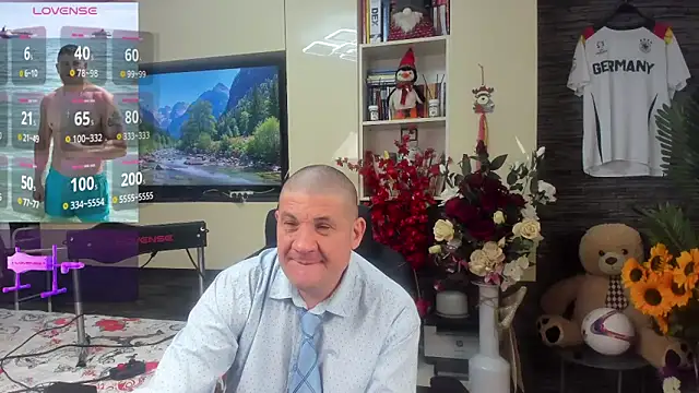 SpartacusDaddy48 online show from June 17, 2026, 5:12 pm