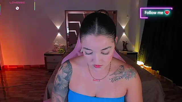 lunaarose online show from February 3, 2026, 3:37 am