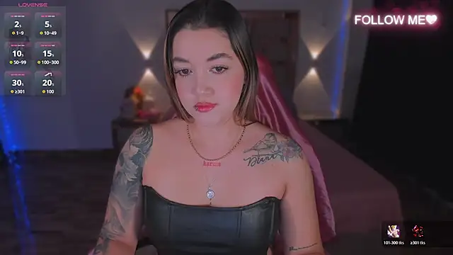 lunaarose online show from November 23, 2025, 2:43 am