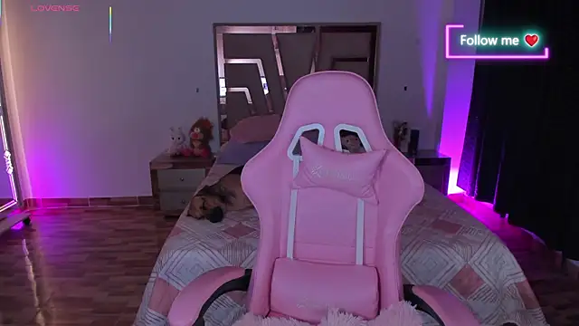 lunaarose online show from May 6, 2026, 3:21 am