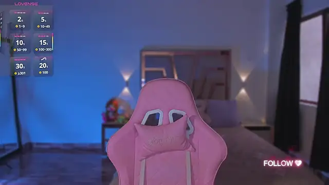 lunaarose online show from November 10, 2025, 3:17 pm