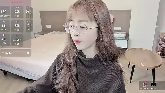 nini a online show from November 18, 2025, 8:50 am