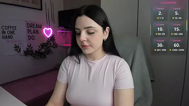 LiaWoow online show from December 5, 2025, 7:29 am