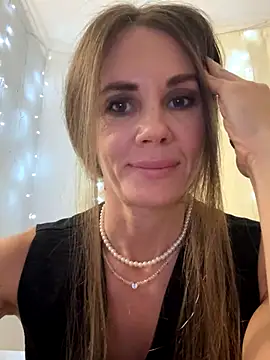 LucieMack online show from October 2, 2025, 6:33 pm