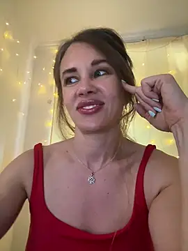 Snapshot of LucieMack chatting on July 9, 2026, 1:21 pm LucieMack online show from July 9, 2026, 1:21 pm