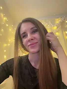 LucieMack online show from February 10, 2026, 3:33 pm