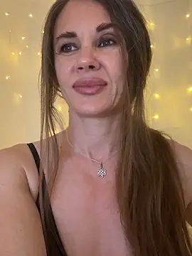 Snapshot of LucieMack chatting on July 29, 2026, 4:39 pm LucieMack online show from July 29, 2026, 4:39 pm