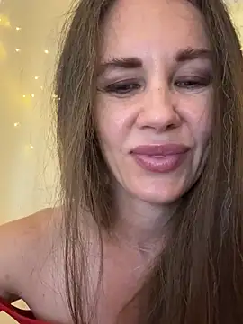 Snapshot of LucieMack chatting on August 5, 2026, 3:39 pm LucieMack online show from August 5, 2026, 3:39 pm