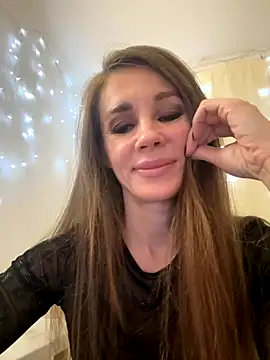 LucieMack online show from October 29, 2025, 6:18 pm