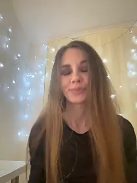 LucieMack online show from November 12, 2025, 9:18 pm