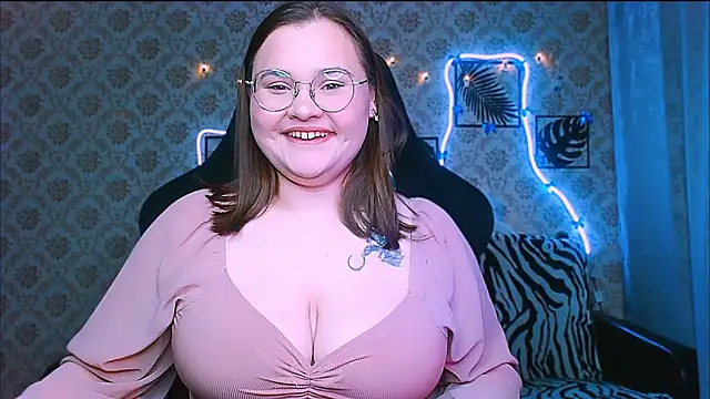 InLoveWithLife26 online show from December 17, 2025, 7:30 pm