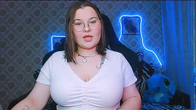 InLoveWithLife26 online show from September 17, 2025, 6:54 pm