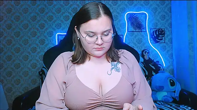 InLoveWithLife26 online show from October 5, 2025, 7:37 pm