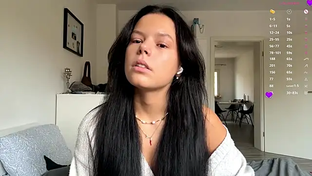 MaydaCornwall online show from November 7, 2025, 8:08 am