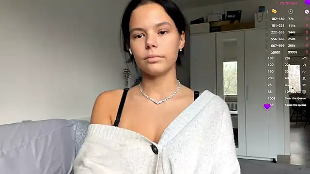 MaydaCornwall online show from December 5, 2025, 8:02 am