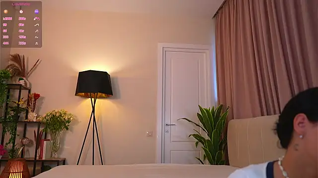 MaydaCornwall online show from June 12, 2026, 3:04 am