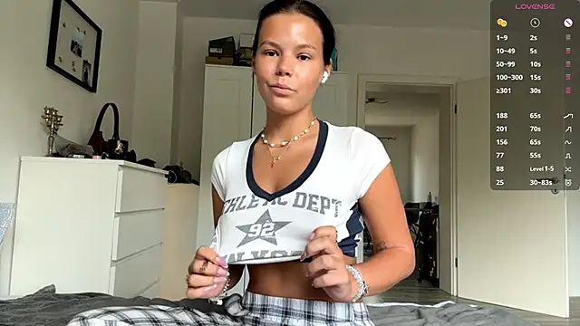 MaydaCornwall online show from September 27, 2025, 7:25 am