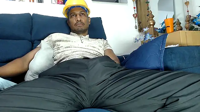 Snapshot of ElCaballeroNegro24 chatting on March 2, 2026, 7:10 pm ElCaballeroNegro24 online show from March 2, 2026, 7:10 pm