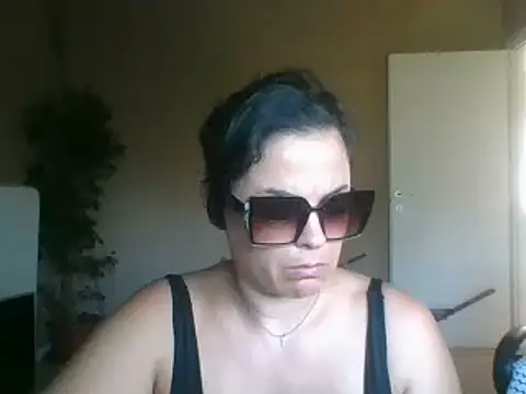 ITALIANASISIXX online show from June 22, 2026, 4:37 pm