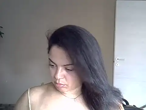 ITALIANASISIXX online show from June 25, 2026, 7:02 am