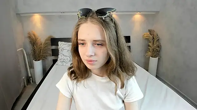 Camilla Kelly online show from October 24, 2025, 1:26 am