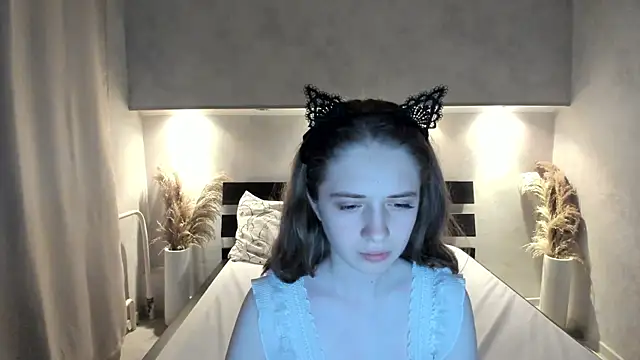 Camilla Kelly online show from October 26, 2025, 1:17 am