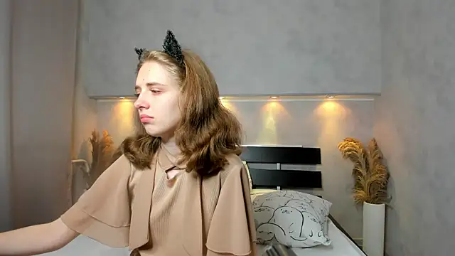 Camilla Kelly online show from September 15, 2025, 12:22 am