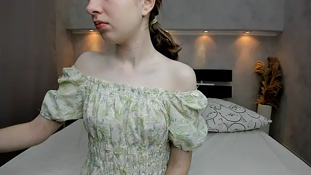 Camilla Kelly online show from November 16, 2025, 1:10 am