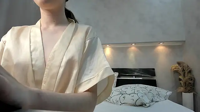 Camilla Kelly online show from November 3, 2025, 1:11 am