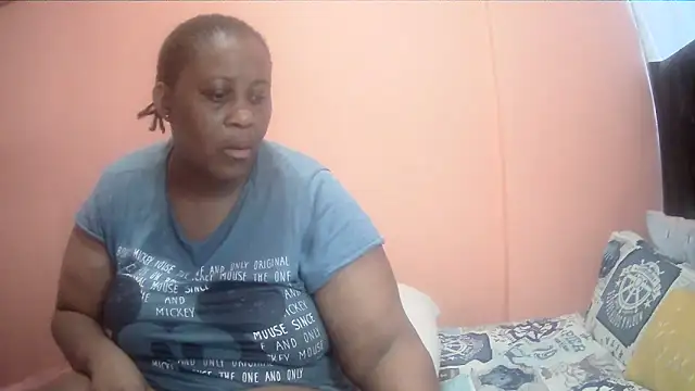 HUGEASSXXXXX online show from December 18, 2025, 4:06 am