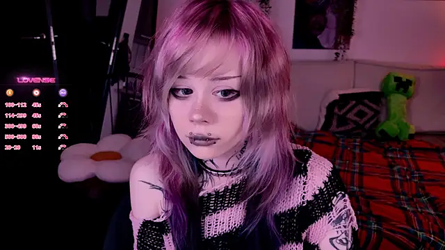 Lollyshy online show from November 3, 2025, 11:14 am