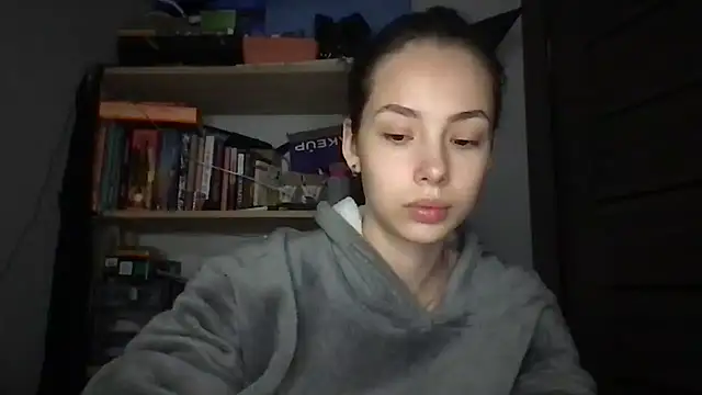 Yuna5343 online show from November 18, 2025, 11:48 pm