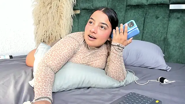 Chloe jackson25 online show from July 12, 2026, 7:04 pm