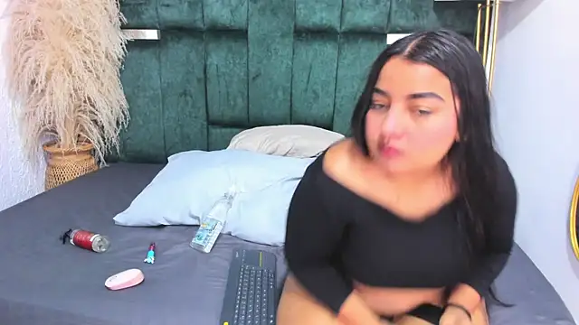 Chloe jackson25 online show from October 2, 2025, 6:22 pm