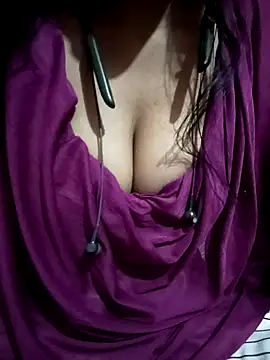 kaviyaponnu0987 online show from February 1, 2026, 2:04 pm