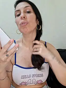 Lhcruz online show from June 4, 2026, 2:44 pm