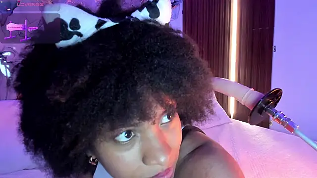 Lolalewis777 online show from October 4, 2025, 8:43 pm